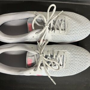 Nike Revolution 4 sneakers